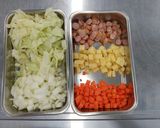 ミネストローネ with ハルミチーズ作り方1写真