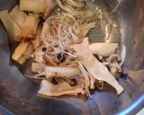 我が家自慢！干しきのこと豚肉の梅しそ炒め作り方1写真