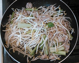 超簡単　豚バラともやしと小松菜肉炒め　作り方4写真