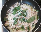 超簡単　豚バラともやしと小松菜肉炒め　作り方5写真