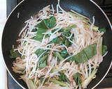 超簡単　豚バラともやしと小松菜肉炒め　作り方5写真