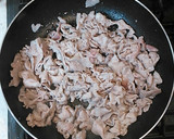 超簡単　豚バラともやしと小松菜肉炒め　作り方3写真