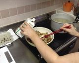 ベビーリーフ☆塩麹ペペロンチーノ作り方3写真