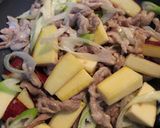 簡単ウマ～☆豚コマ肉とさつまいもの甘辛☆作り方3写真