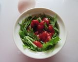 卵と水菜とチーズ☆トマトソースココット作り方2写真