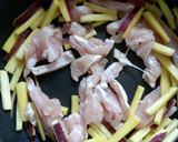 さつまいもと鶏肉の塩バター炒め作り方4写真