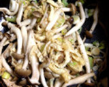 しめじ 油揚げ ねぎ 炒め 味噌汁 ♪作り方2写真