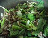 ひき肉と小松菜の醤油ペペロンチーノ作り方2写真