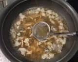 家庭で簡単に本場の味！博多風 醤油もつ鍋作り方3写真