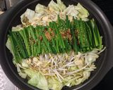家庭で簡単に本場の味！博多風 醤油もつ鍋作り方5写真
