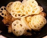 簡単！蓮根と豚肉の甘辛シャキシャキ炒め作り方9写真