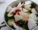 瞬く間に完食♡きゅうりと大根のピリ辛漬け作り方3写真