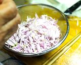 卓上に彩り♡桃色・菊の花とワカメの酢の物作り方1写真
