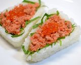 鮭とイクラの親子デコレーションおにぎり作り方8写真