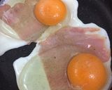 お弁当に☆②ベーコンエッグ作り方1写真