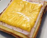 《簡単♪朝食》とろ〜りハムチーズトースト作り方8写真