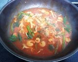 エビとほうれん草のトマトソースパスタ作り方3写真
