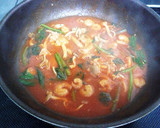 エビとほうれん草のトマトソースパスタ作り方3写真