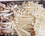 生姜で温まる♪キノコとトマトのスープ作り方1写真