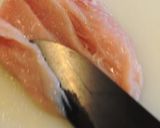 柔らか鶏むね肉ソテー～オニオンきのこ添え作り方1写真