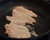 柔らか鶏むね肉ソテー～オニオンきのこ添え作り方3写真