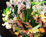 タレが絡む☆豚肉と卵、小松菜の炒めもの作り方5写真