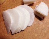 カゼの季節、のどケアに、はちみつ大根作り方1写真