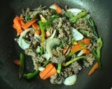 野菜が主役！牛肉と大根葉のオイスター炒め作り方4写真