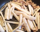 豚肉入りでぼりゅーみーなレンごぼきんぴら作り方5写真