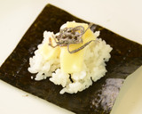 とろけるチーズと塩こんぶの手まきごはん作り方3写真