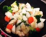 簡単♡里芋と鶏もも肉のガーリック炒め作り方6写真