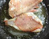 白身魚のムニエル、トマトバターソース掛け作り方2写真