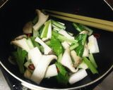 あり合わせ野菜で♪小松菜梅肉の中華炒めっ作り方3写真