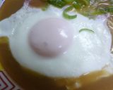 ベーコンエッグをのせた豚骨醤油ラーメン作り方5写真
