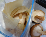 キノコたちを、冷蔵庫の野菜室で保存作り方3写真
