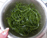 すき昆布となめ茸瓶詰めでさっと和え物～作り方1写真