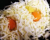 簡単♪朝食に♪キャベツの巣ごもり卵♪作り方4写真