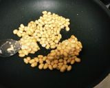 大豆の水煮と胡麻のココナッツオイル炒め作り方2写真