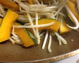 めんつゆで簡単、かぼちゃとポーク炒め作り方4写真