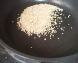 ごまごまおにぎり（炒りゴマとゴマ油）作り方1写真