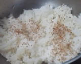 ごまごまおにぎり（炒りゴマとゴマ油）作り方2写真