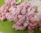 ニンニクたっぷり、鶏皮スープ。作り方1写真