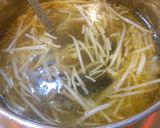 ニンニクたっぷり、鶏皮スープ。作り方5写真
