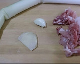 旨味たっぷり！長ネギと豚肉のスープ。作り方1写真