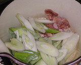 旨味たっぷり！長ネギと豚肉のスープ。作り方3写真