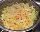 うどんカルボナーラ　卵黄の醤油漬け乗せ　作り方5写真