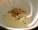 うどんカルボナーラ　卵黄の醤油漬け乗せ　作り方6写真
