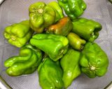 美活⭐︎鶏ガラスープと鰹出汁で丸ごとピーマン煮作り方1写真