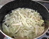 キャベツと鶏団子のスープ作り方2写真
