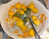 白菜エビ鶏肉入り具沢山パンプキンシチュー作り方3写真